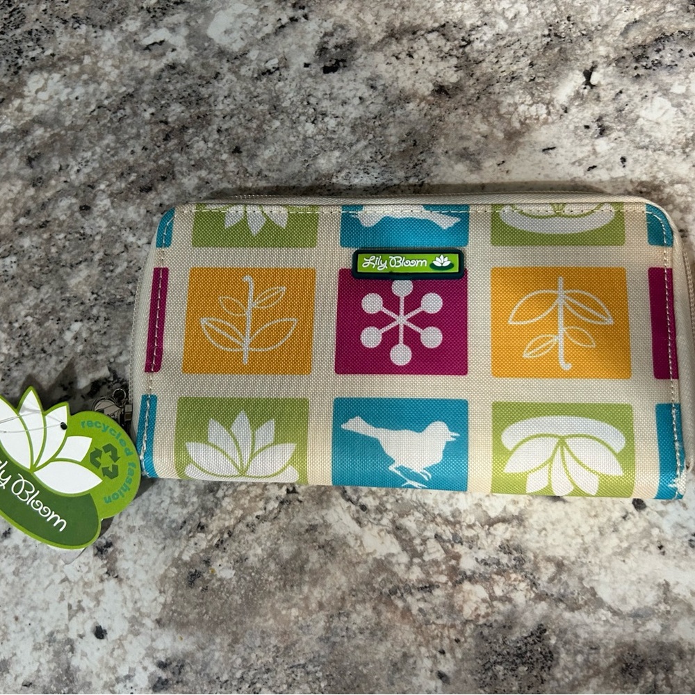 NWT Lily Bloom Zipper Checkbook Wallet